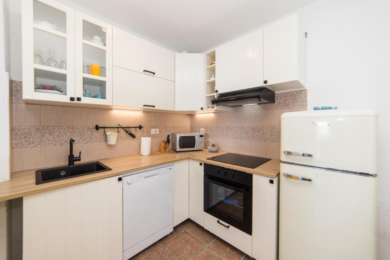 Apartmani Kala ポドゥゴラ 部屋 写真